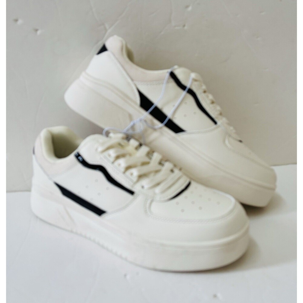OLIVIA & KATE NEW YORK SNEAKER WOMENS SIZE 8 and 9 WHITE /BLACK  LACE UP NEW